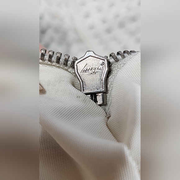 Christian Dior shoulder hobo. Ext shows signs of wear. Suede int nds cleaning - Picture 12 of 16